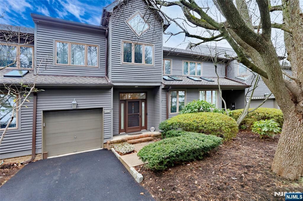 Property Photo:  33 Pamrapo Court C33w  NJ 07452 