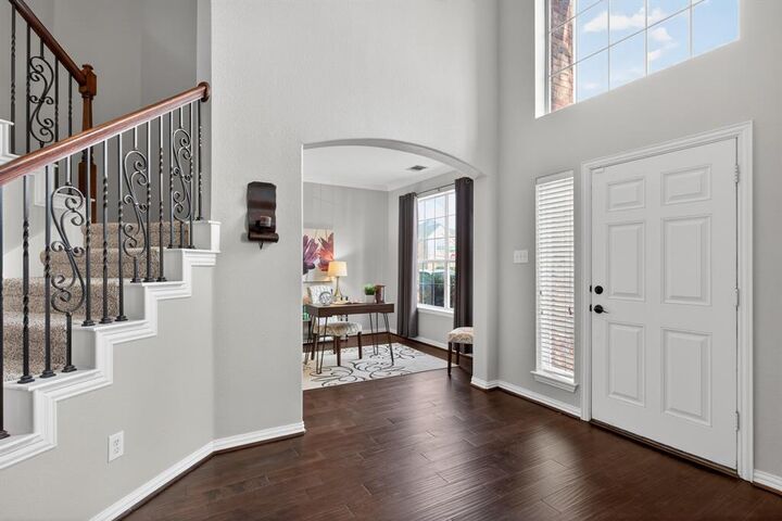 Property Photo:  8615 Oak Valley Court  TX 75063 