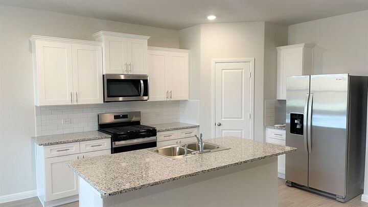 Property Photo: 4312 Bower Hill Drive TX 76036