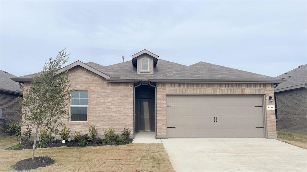 Property Photo: 4324 Bower Hill Drive TX 76036