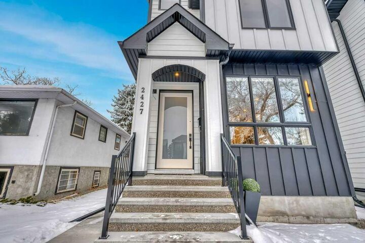 Property Photo:  2427 27 Street SW  AB T3E 2G2 