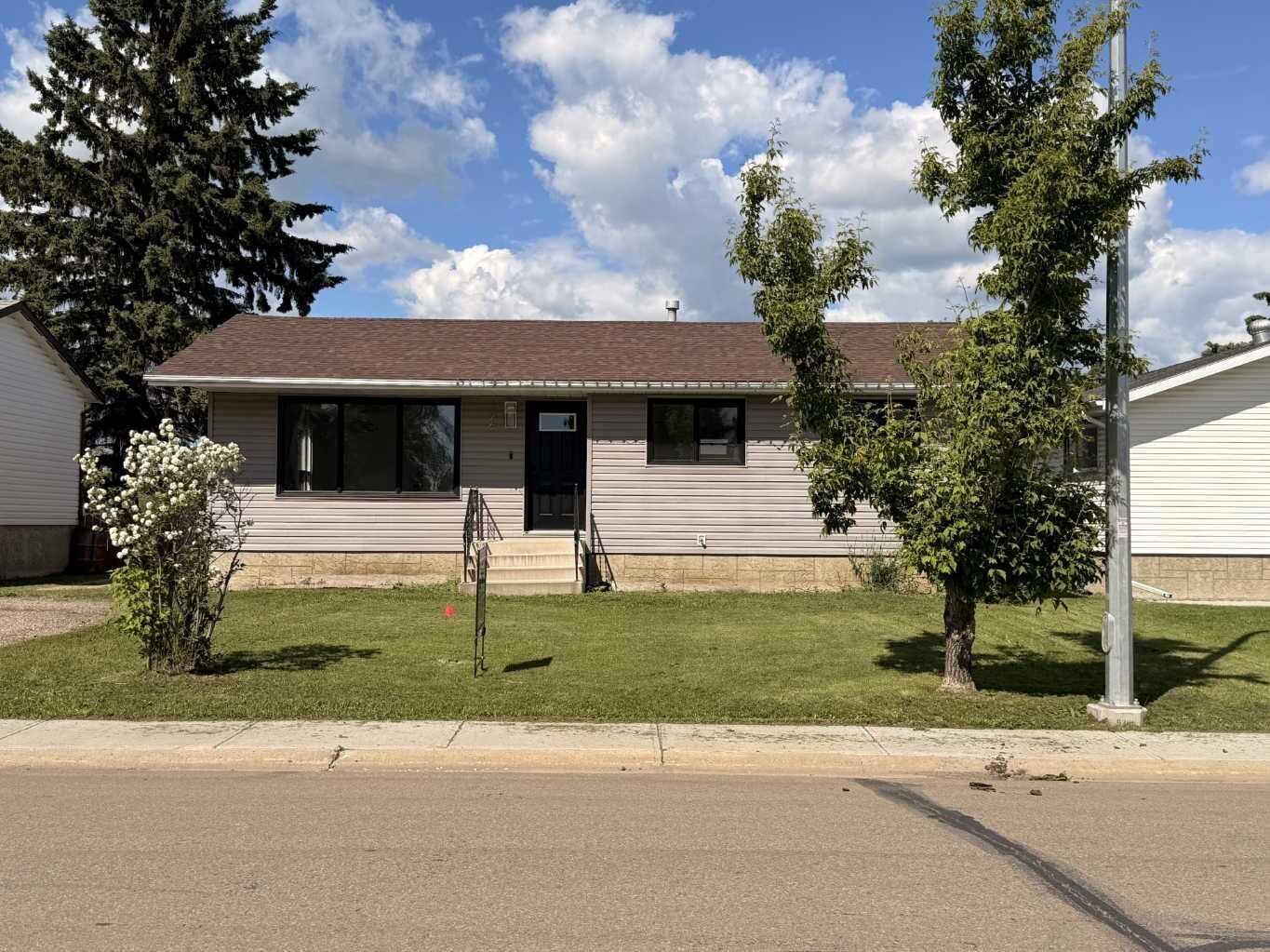 Property Photo:  226 5 Avenue  AB T9W 1A8 