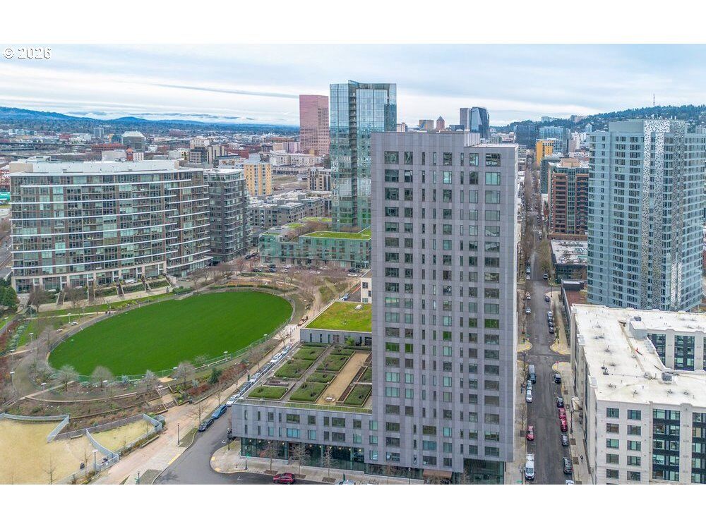 Property Photo:  1150 NW Quimby St 326  OR 97209 