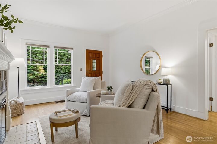 Property Photo:  2554  3rd Avenue W  WA 98119 