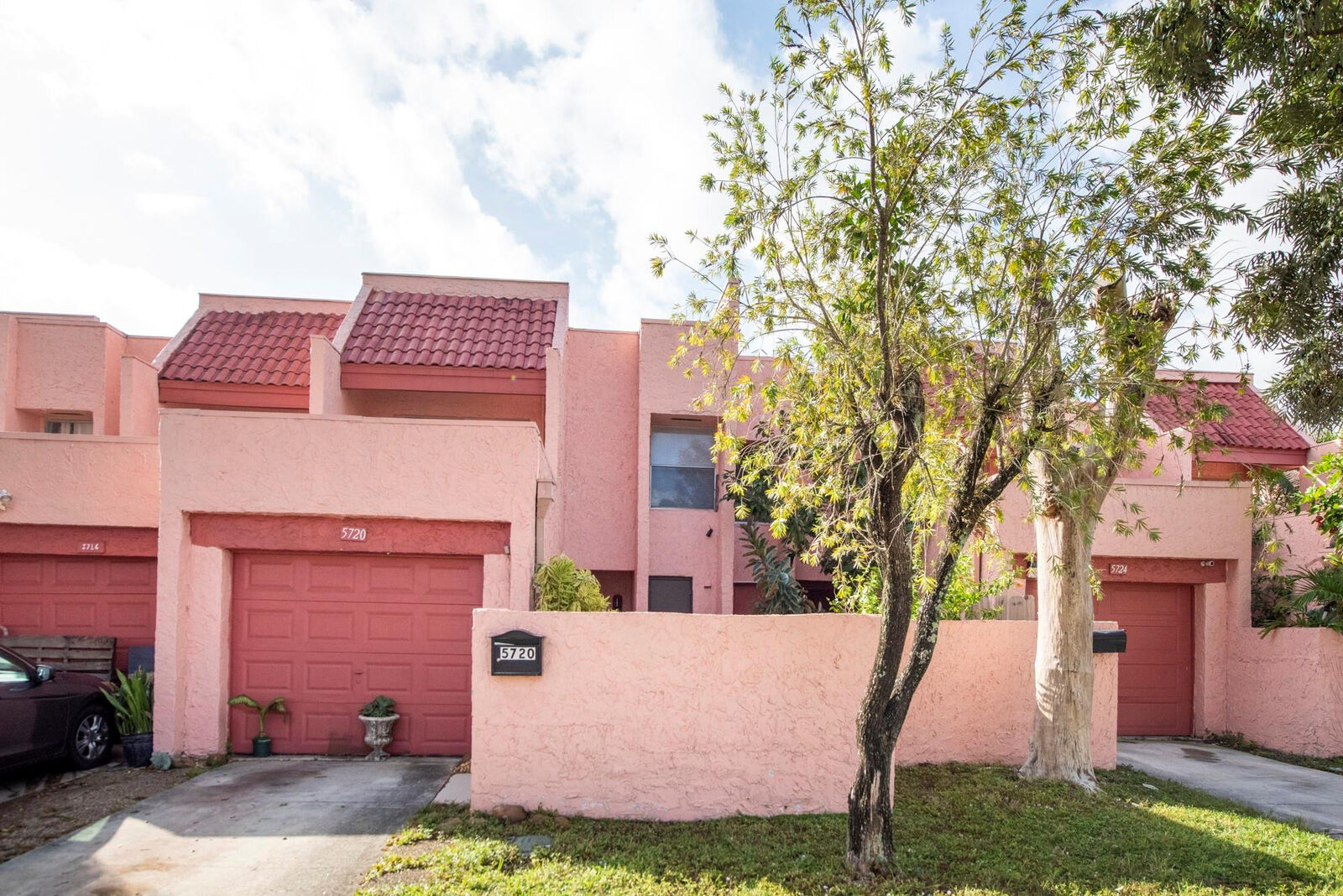 Property Photo: 5720 NW 16th Street 22 FL 33313