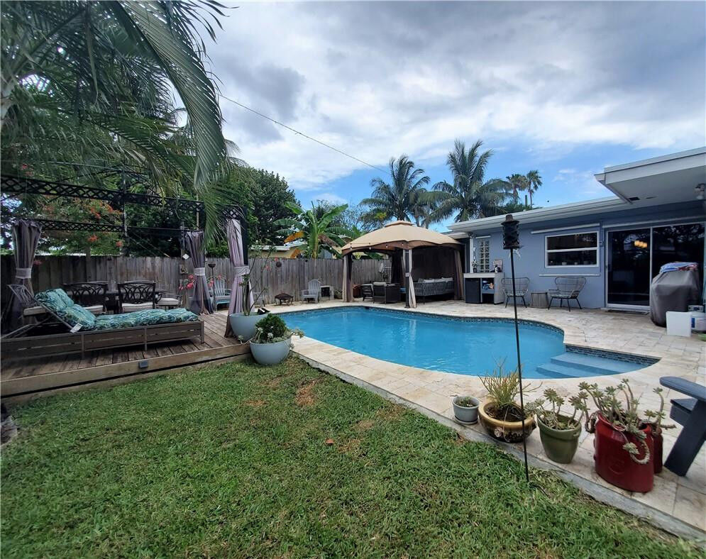 Property Photo:  1685 NW 41st Street  FL 33309 