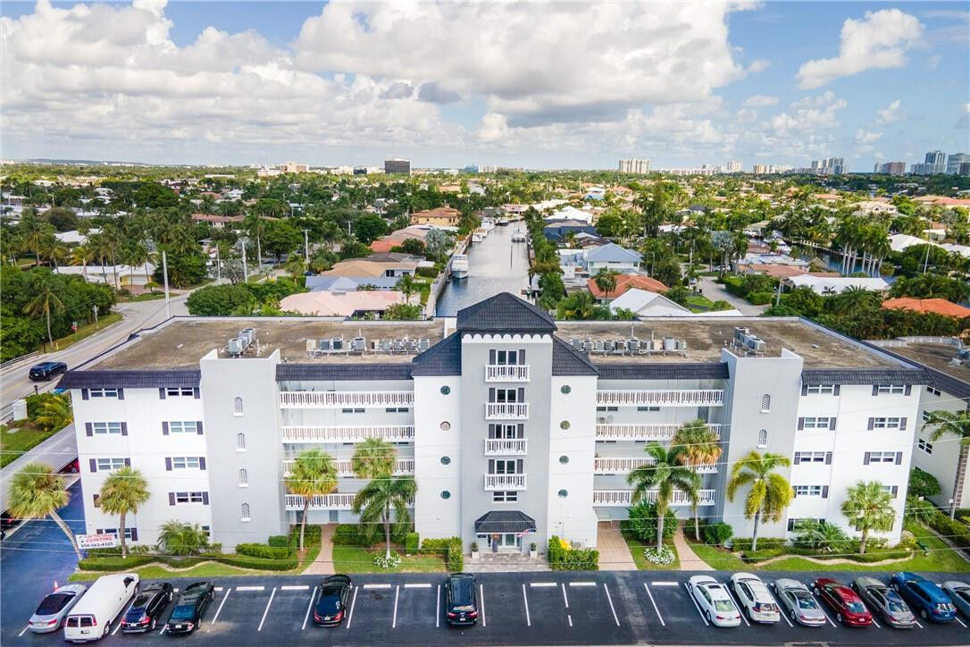 Property Photo:  5100 Bayview Drive 401  FL 33308 