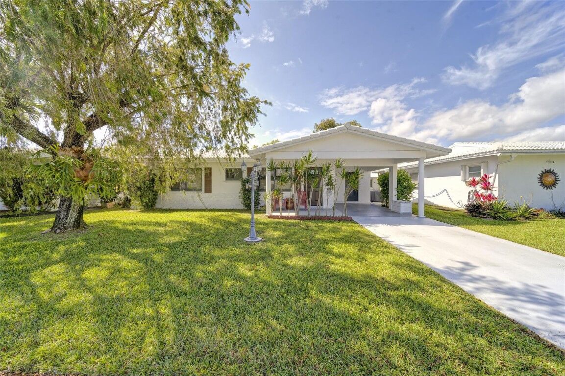 Property Photo: 8422 NW 59th Court FL 33321