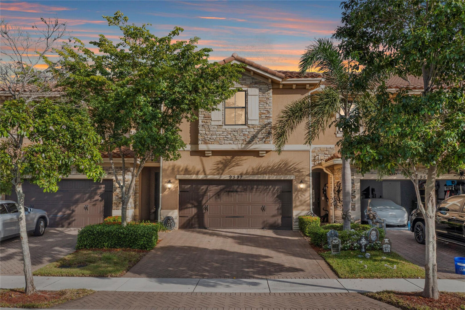 Property Photo:  9597 Town Parc Circle  FL 33076 
