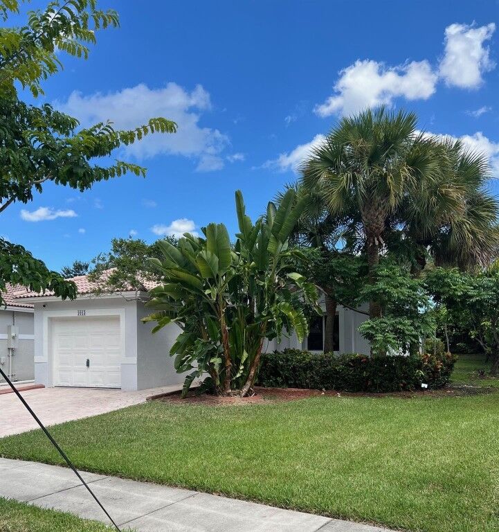 Property Photo:  1013 NW 170th Avenue  FL 33028 
