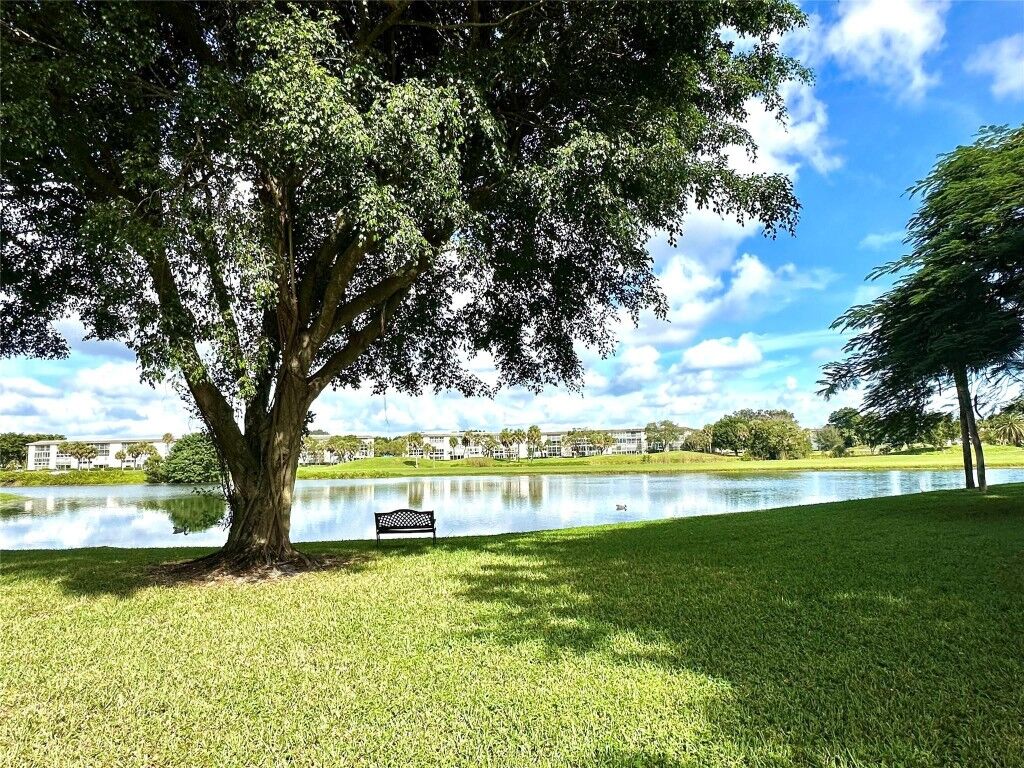 Property Photo:  2904 Victoria Place E2  FL 33066 