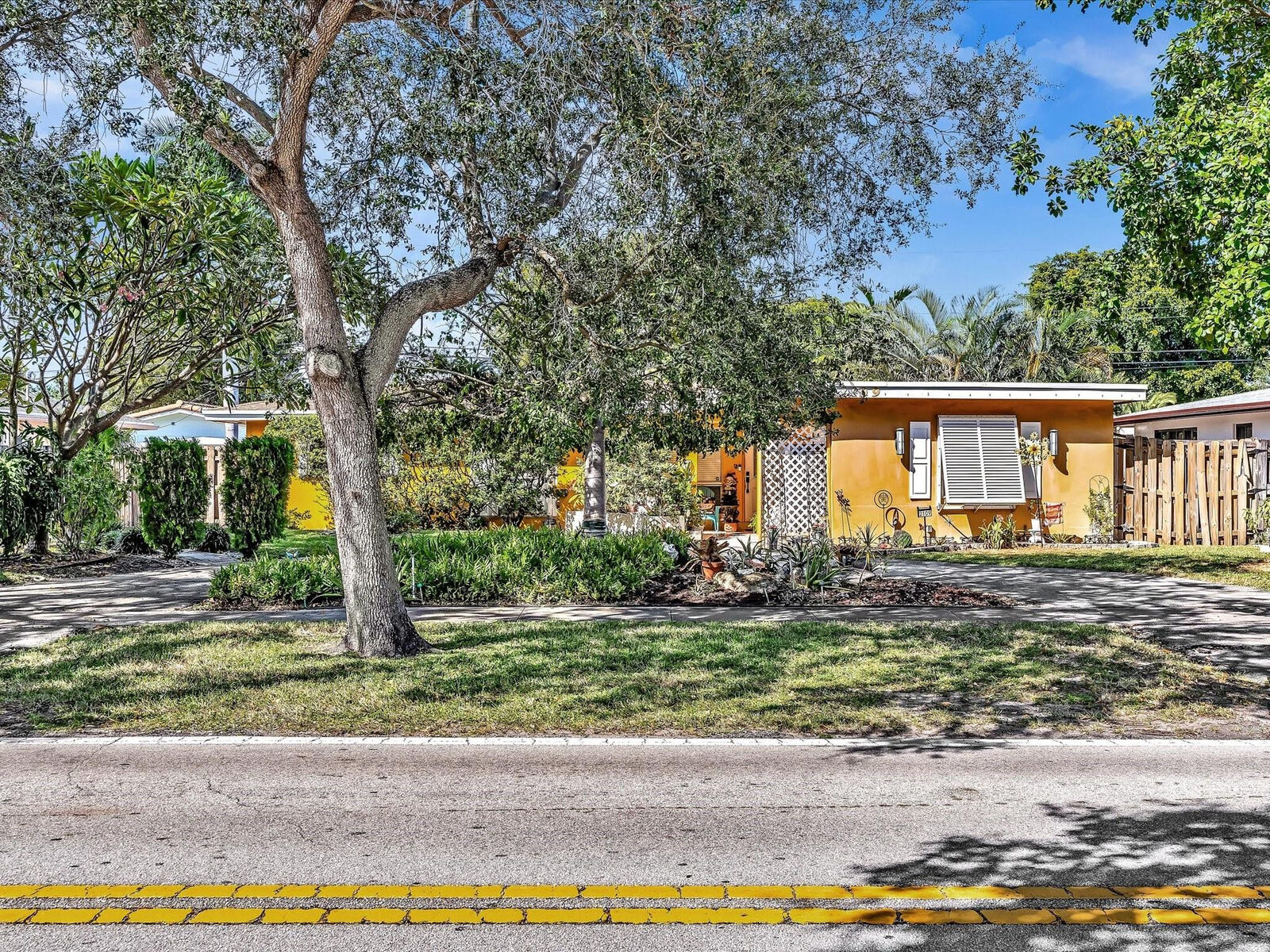 Property Photo:  2109 NE 62nd Street  FL 33308 