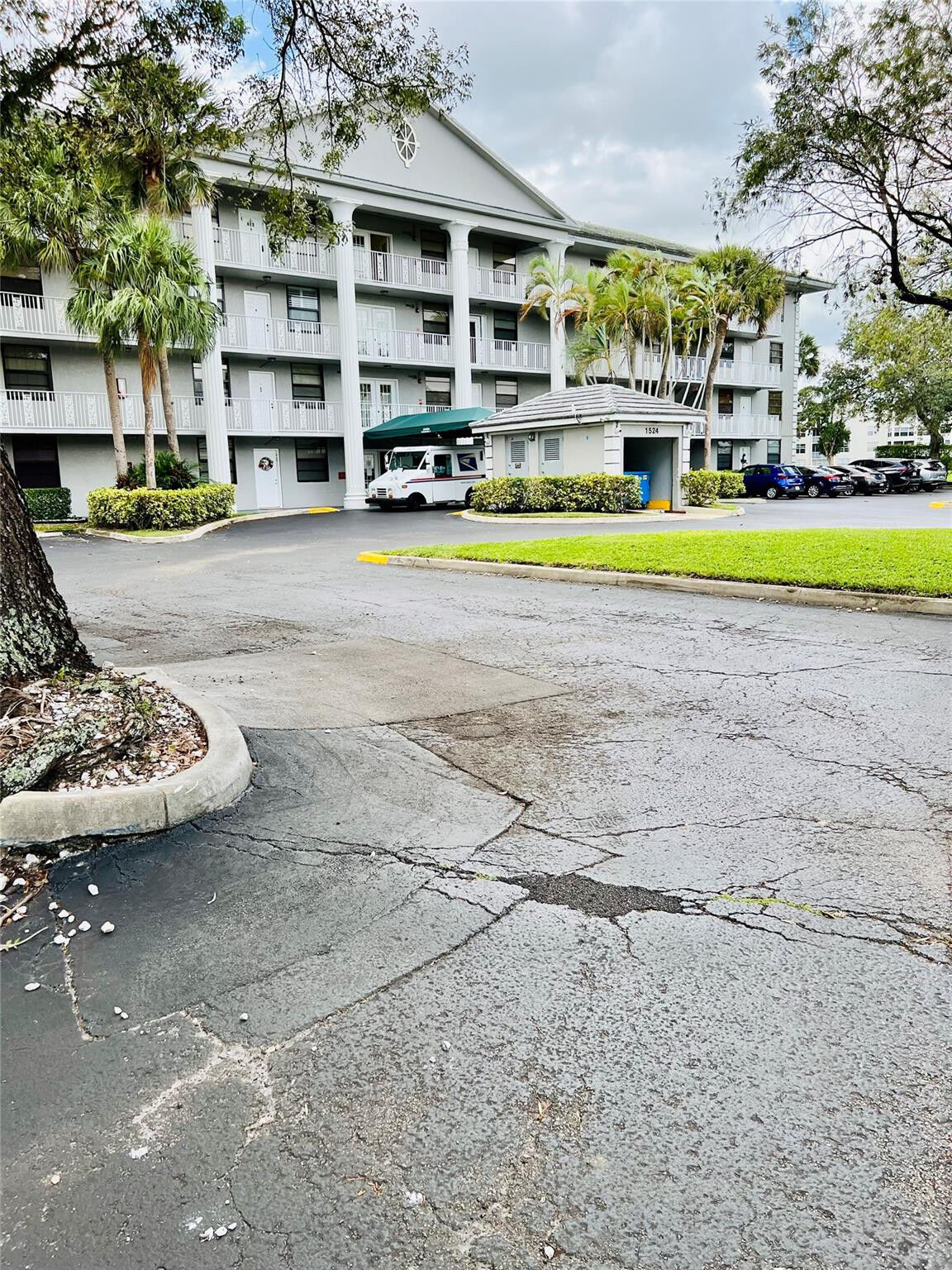 Property Photo:  1524 Whitehall Drive 102  FL 33324 