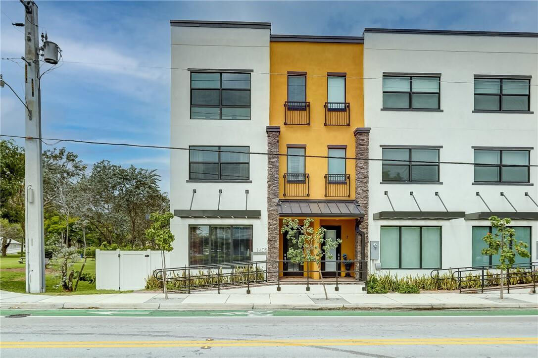 Property Photo:  1405 NE 7th Avenue 1  FL 33304 