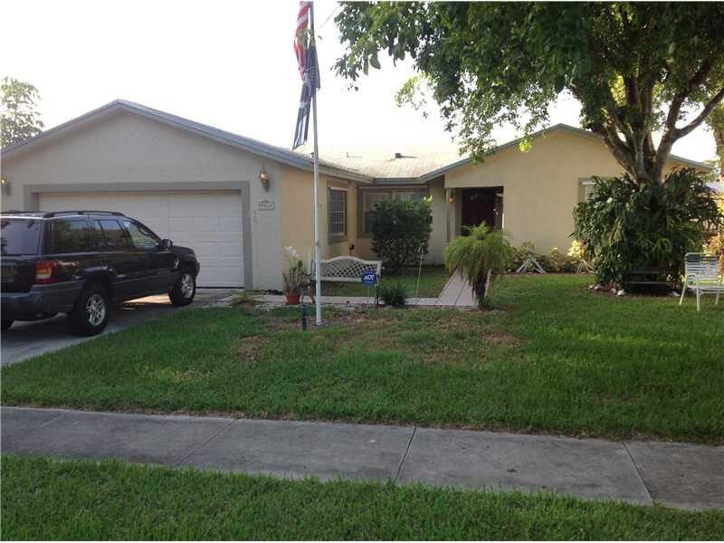Property Photo:  9863 Spanish Isles Drive  FL 33496 