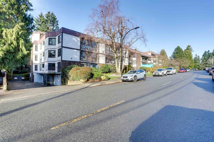 Property Photo: 1521 Blackwood Street 208 BC V4B 3V6