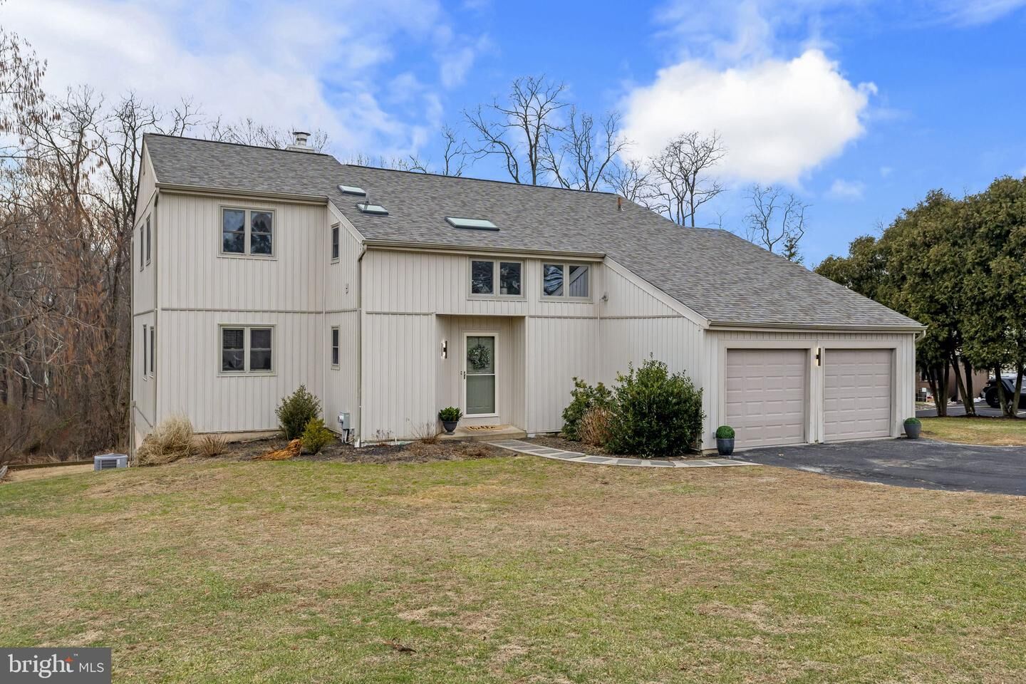 Property Photo: 49 Langstoon Lane PA 19063