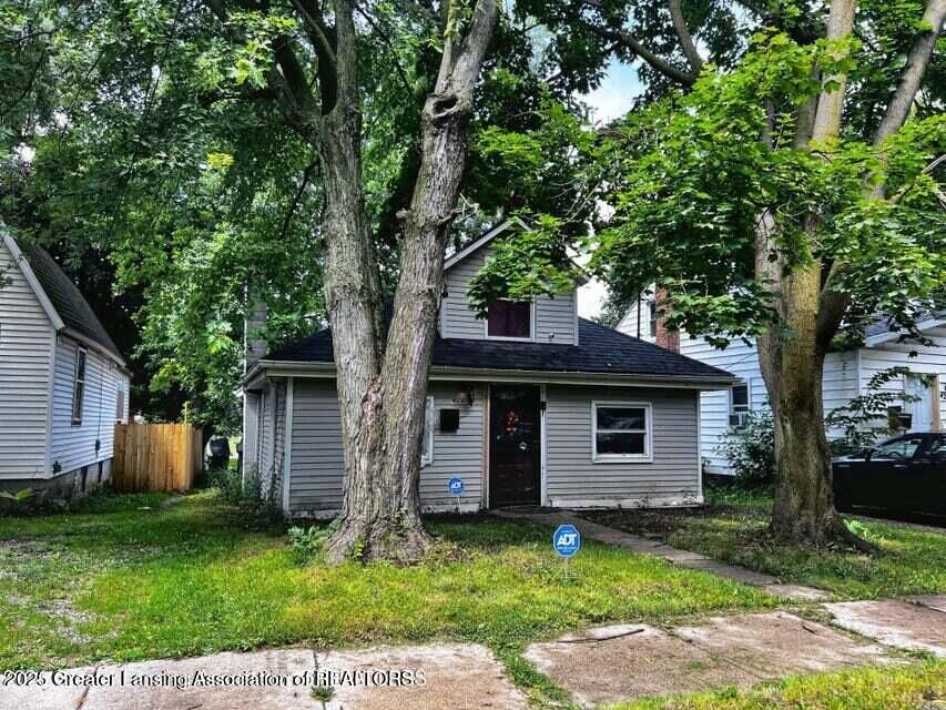Property Photo: 426 S Francis Avenue MI 48912