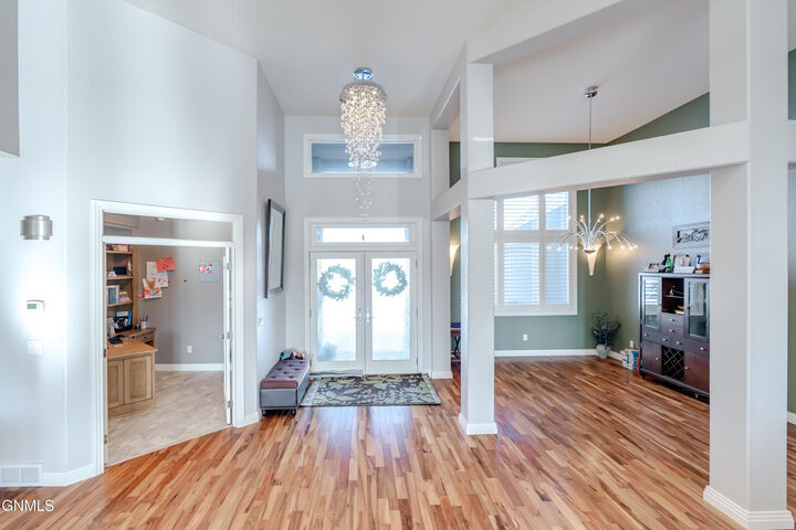 Property Photo:  2507 Powder Ridge Circle  ND 58503 