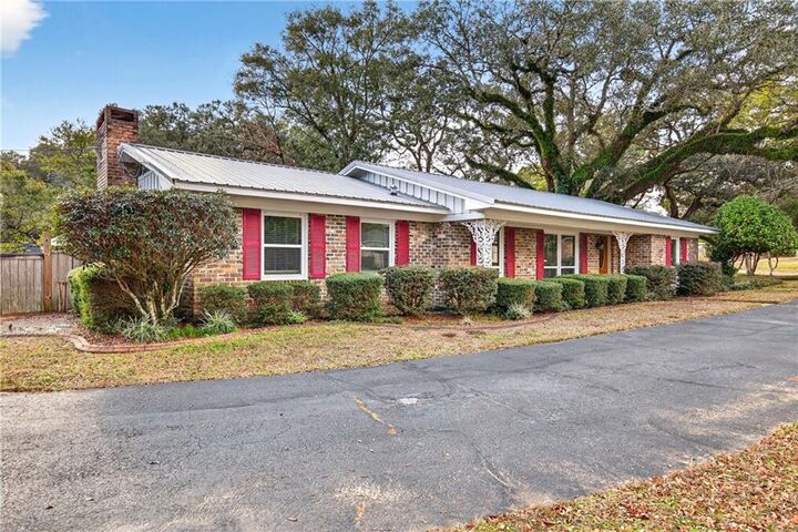 Property Photo:  3150 Maudelayne Drive E  AL 36693 