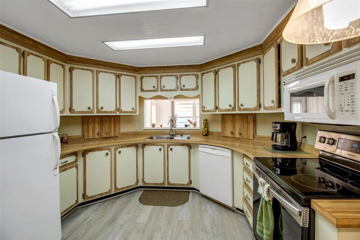 Property Photo:  5619 Bayshore Road 160  FL 34221 