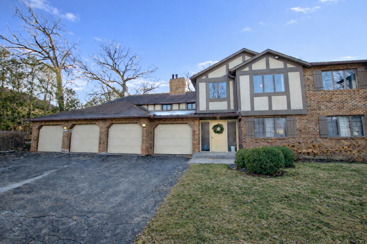 Property Photo: 7761 W Foresthill Lane 2A IL 60463