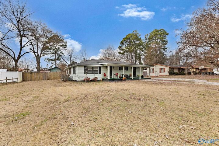 Property Photo:  2317 SW State Avenue  AL 35601 