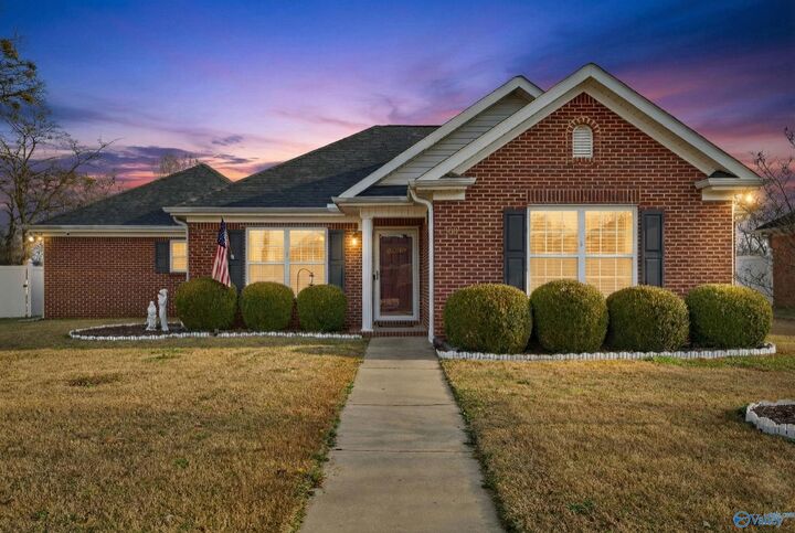 Property Photo:  508 Cherry Street NW  AL 35601 