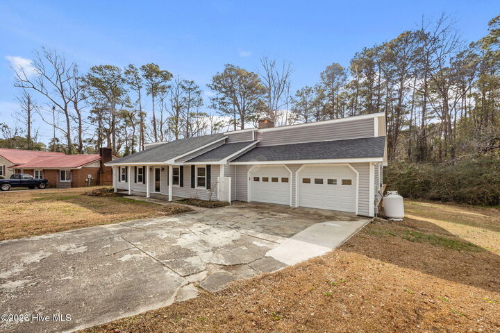Property Photo:  105 Bridle Lane  NC 28532 