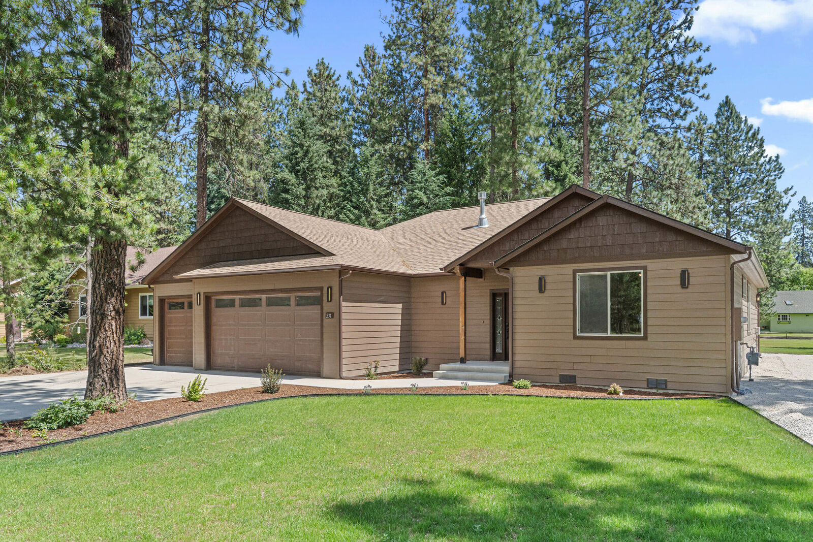 Property Photo:  231 Hogans Way  WA 99109 