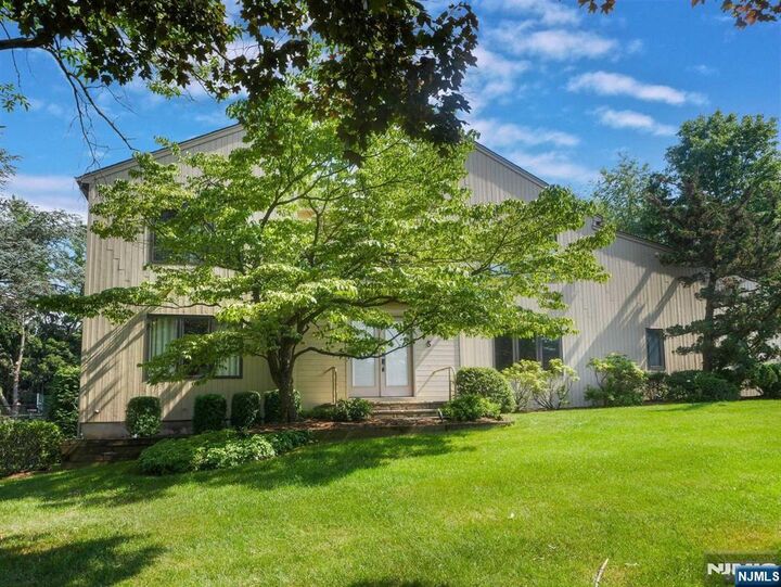 Property Photo:  5 Bourbon Street  NJ 07470 