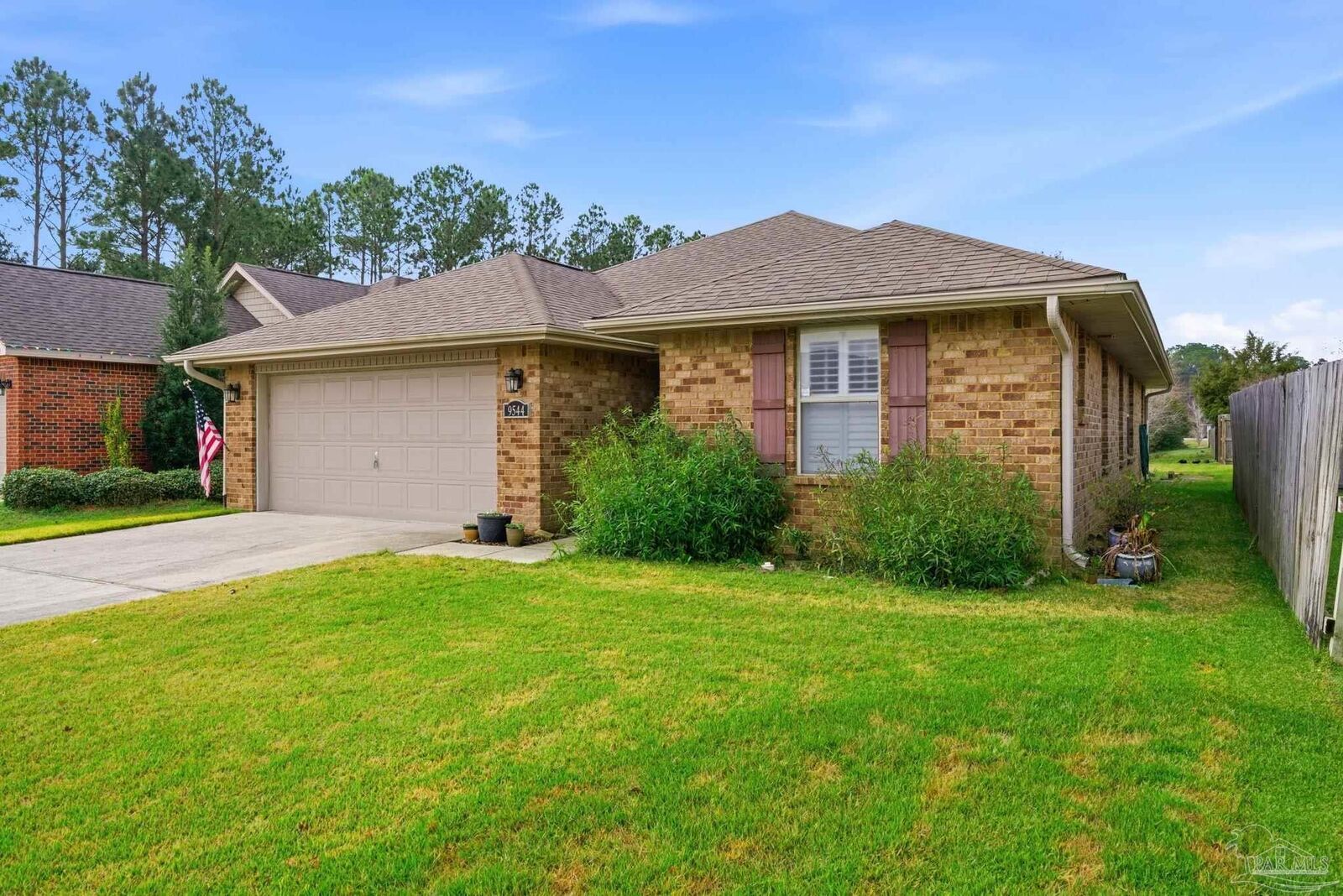 Property Photo: 9544 Laramie Dr FL 32506