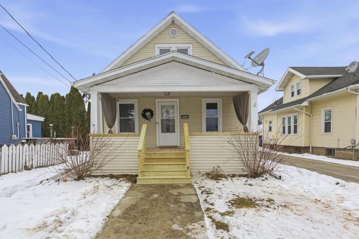 Property Photo: 208 Center Street WI 54956
