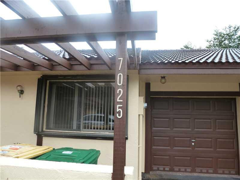 Property Photo: 7025 Marlberry Lane 7025 FL 33321
