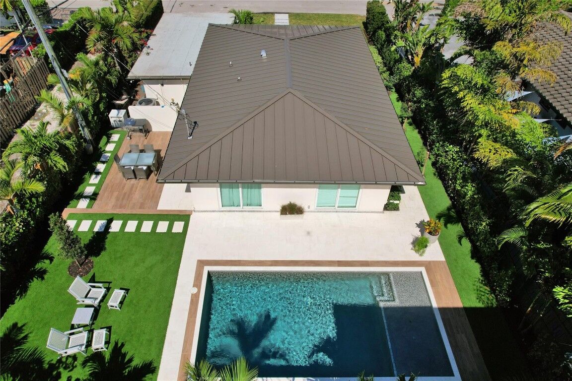 Property Photo:  1320 NE 5th Street  FL 33301 