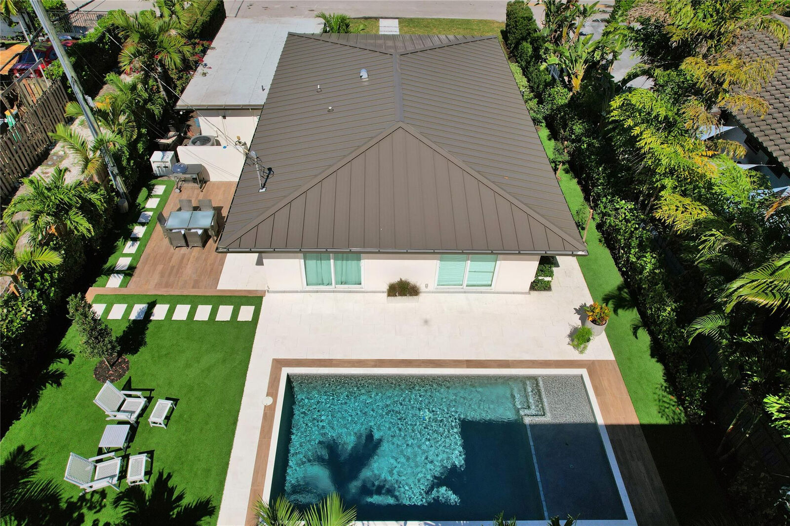 Property Photo: 1320 NE 5th Street FL 33301