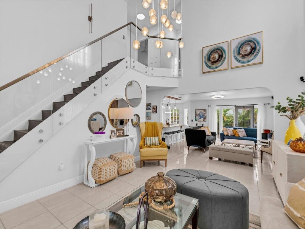 Property Photo:  101 Gables Boulevard  FL 33326 