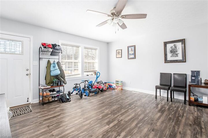 Property Photo:  306 Lynnhaven Dr  VA 23666 