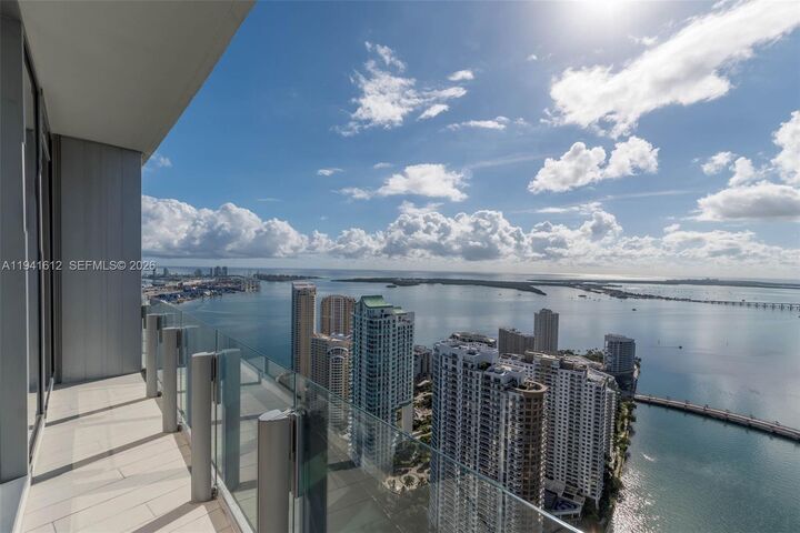 Property Photo:  300 Biscayne Blvd Way 5105W  FL 33131 