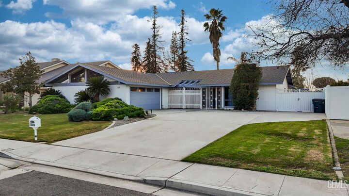 Property Photo: 6500 Landfair Drive CA 93309