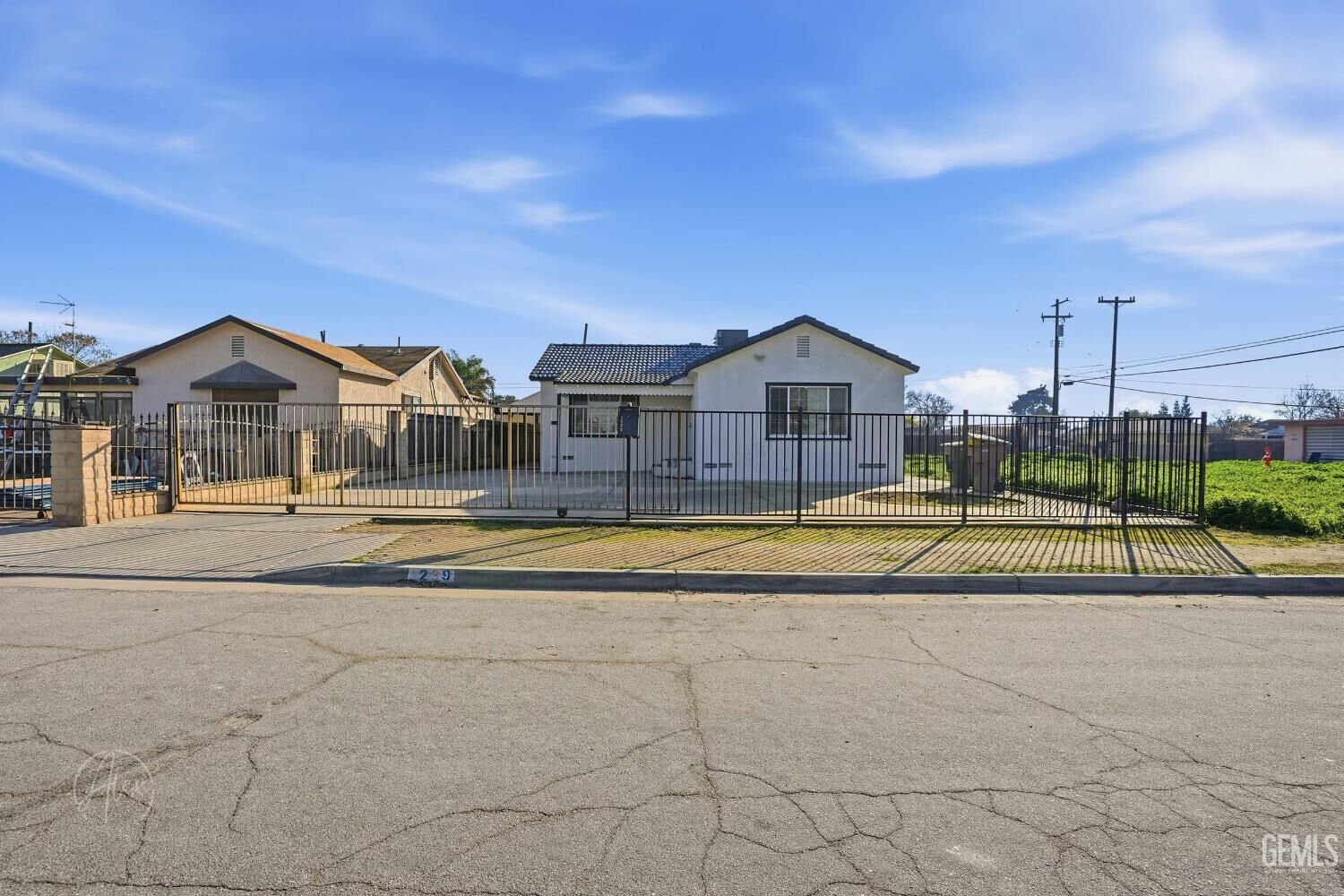 Property Photo:  1239 Washington Avenue  CA 93308 