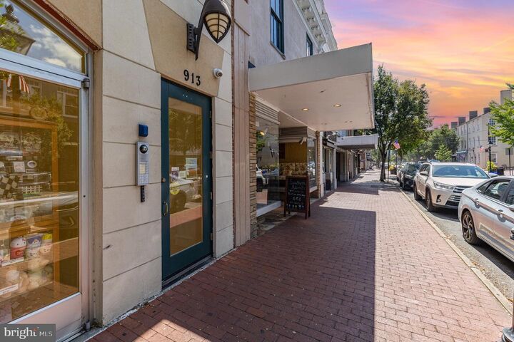 Property Photo: 913 Caroline B VA 22401