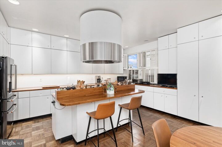 Property Photo: 2029 Connecticut Avenue NW 54 DC 20008