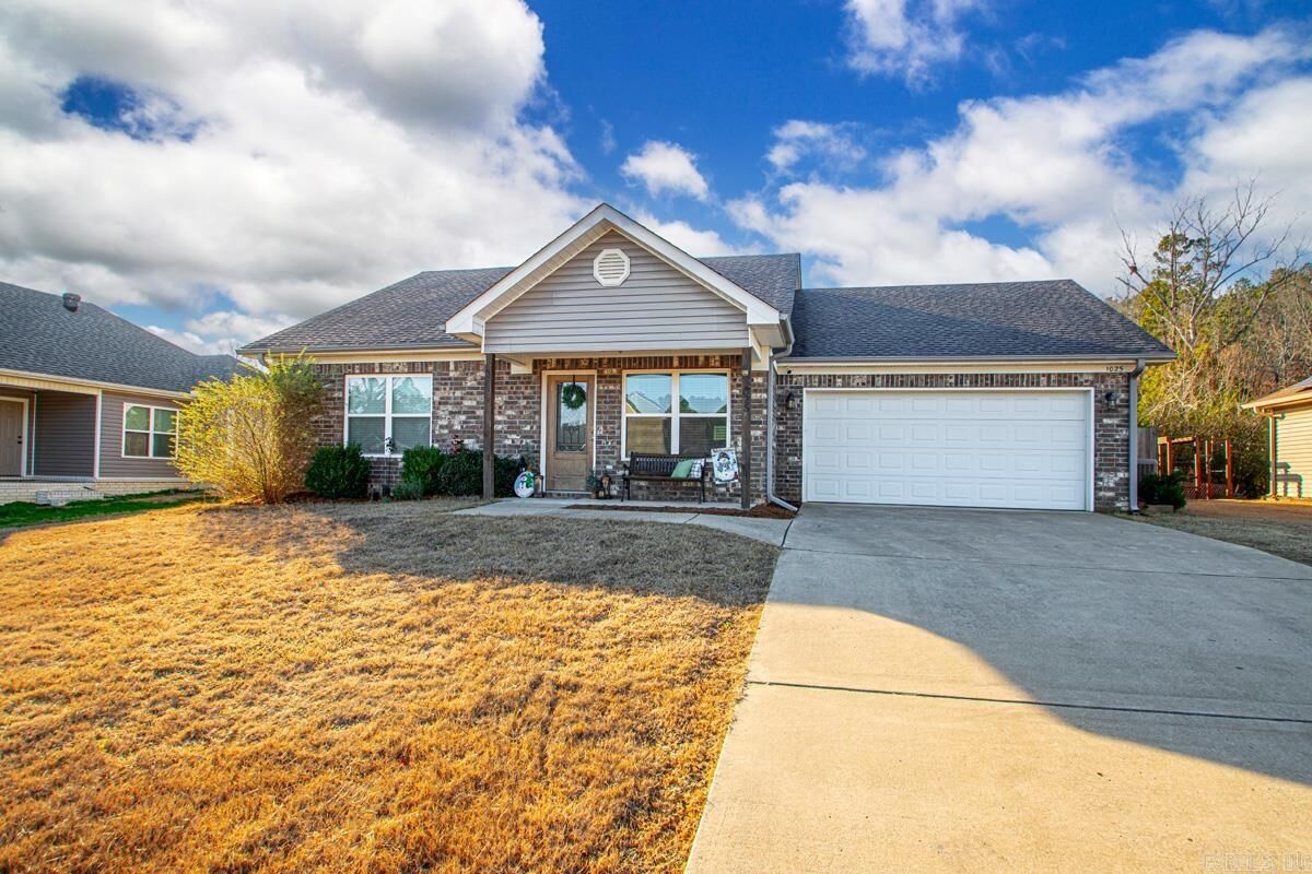 Property Photo:  1025 Heritage Way  AR 72019 