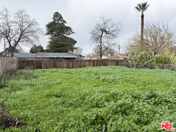 Property Photo:  333 Beech Ave  CA 93263 
