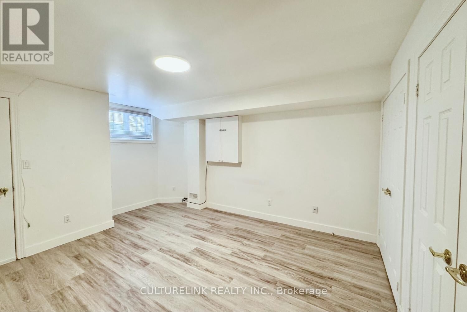 Photo de la propriété: 918 St Clarens Avenue Lower ON M6H 3X6