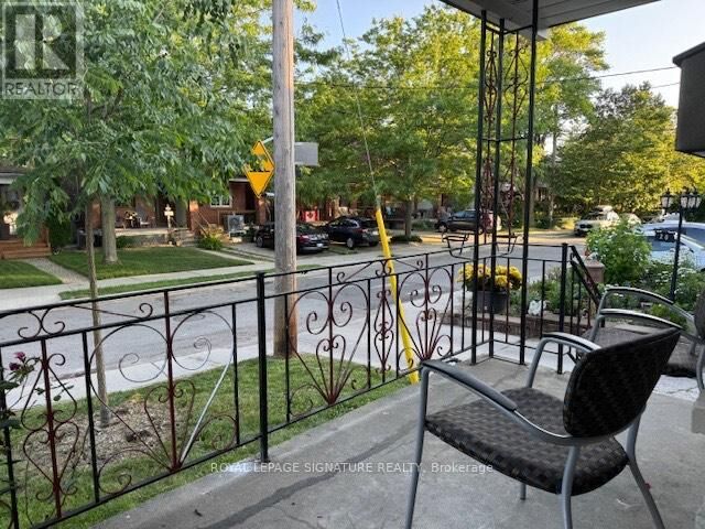 Property Photo:  18 Holland Park Avenue Main  ON M6C 1M1 