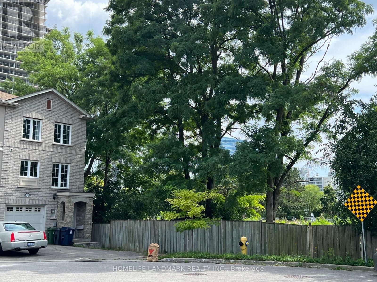 Property Photo:  31 Rodeo Court  ON M2M 4M3 