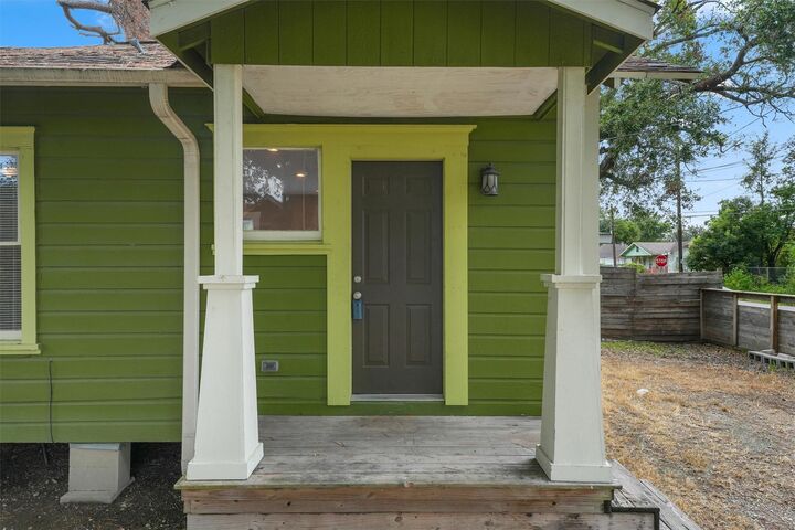 Property Photo: 1107 Melbourne Street TX 77022