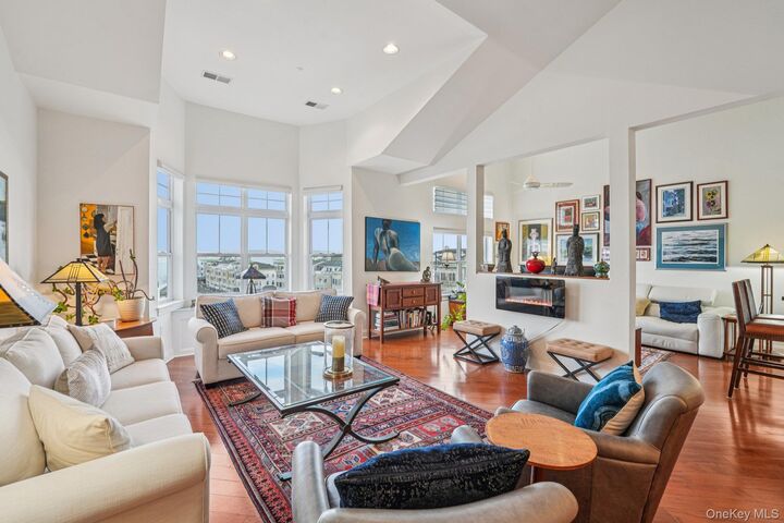 Property Photo:  1414 Round Pointe Drive 1414  NY 10927 